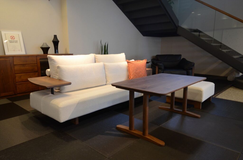 Vila DINING TABLE